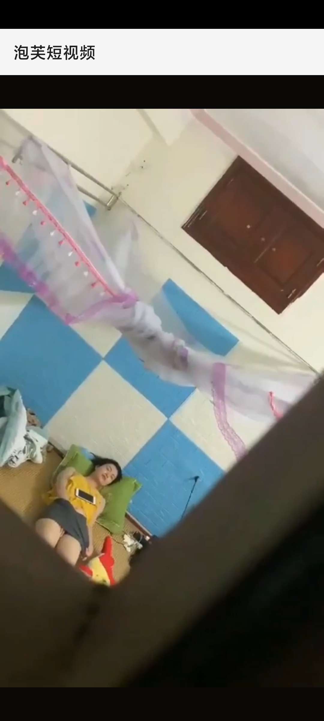 真实偷拍隔壁小姐姐自慰，表情真淫荡