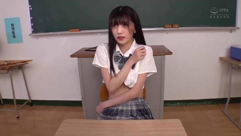 AI换脸鞠婧祎化身JK制服萌妹 惨遭同学轮番校内欺负